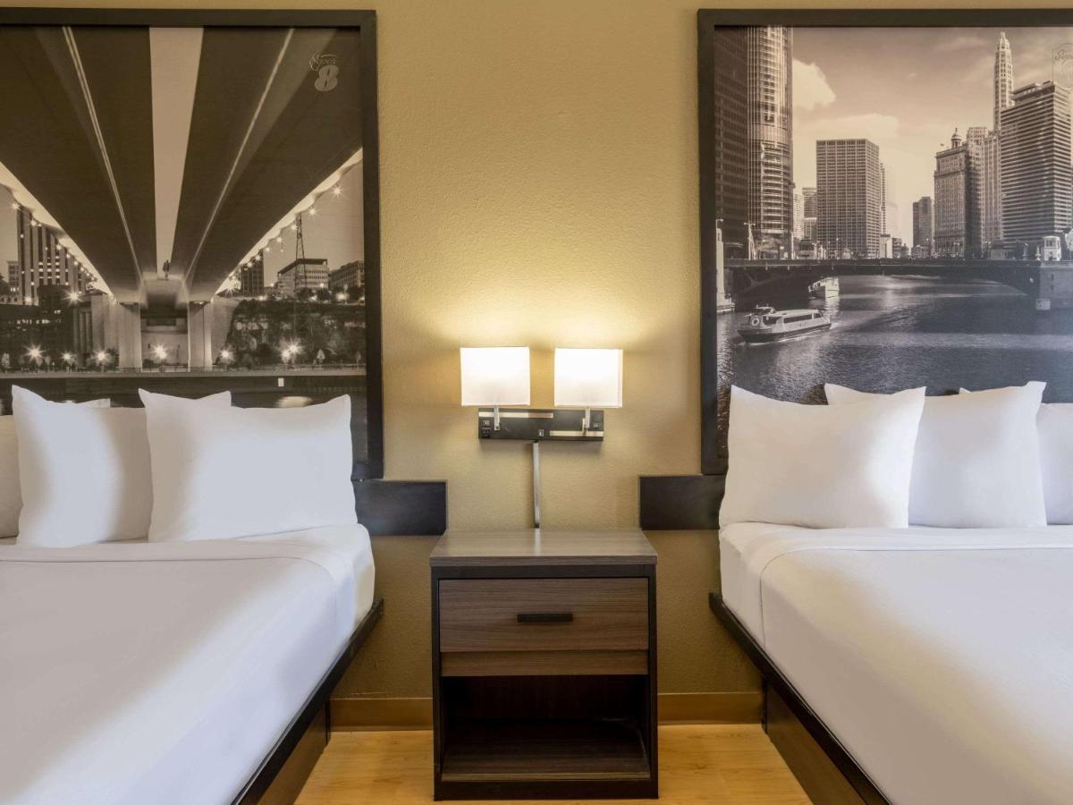 Super 8 By Wyndham Clinton Hotel Buitenkant foto