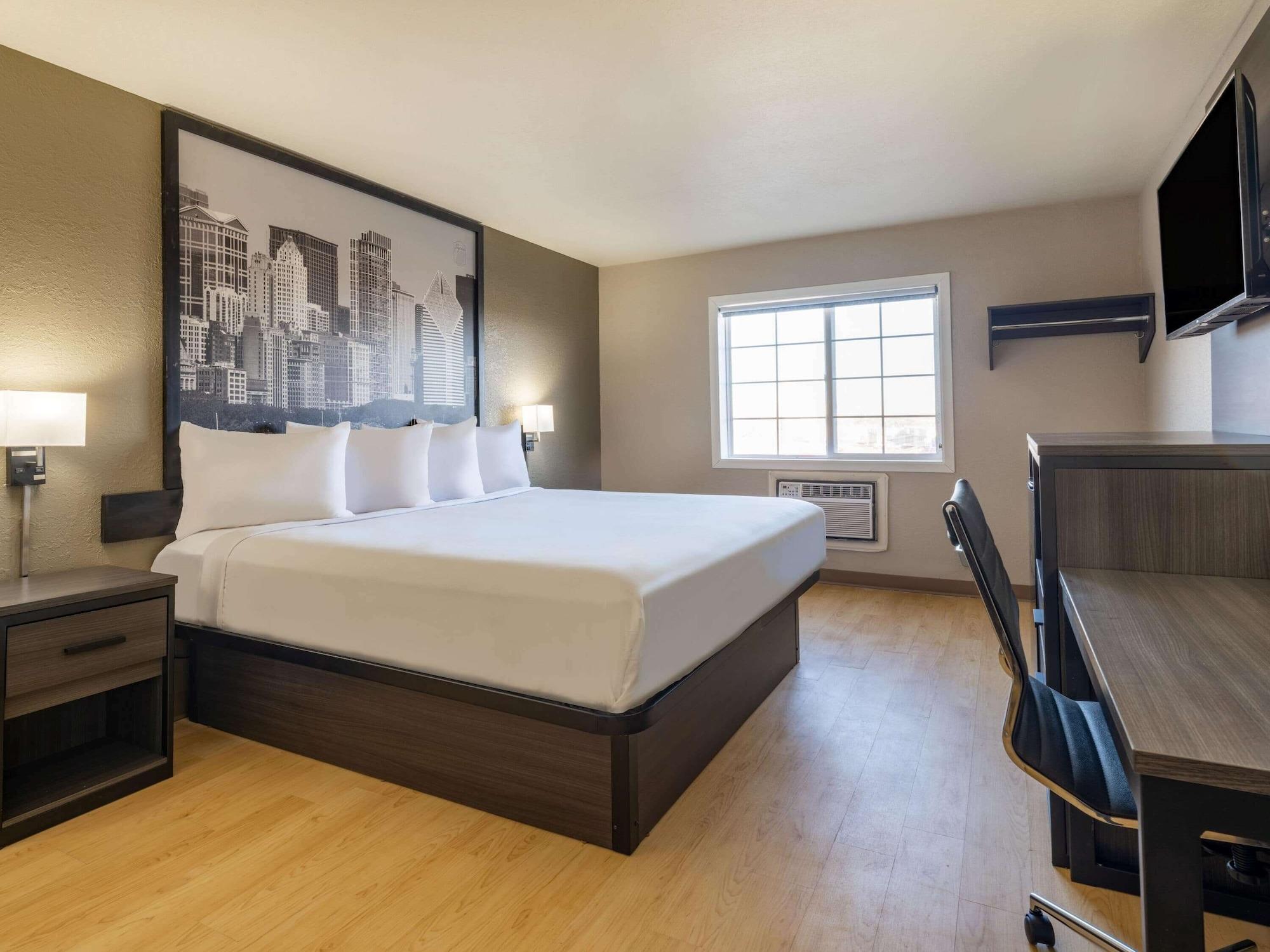 Super 8 By Wyndham Clinton Hotel Buitenkant foto