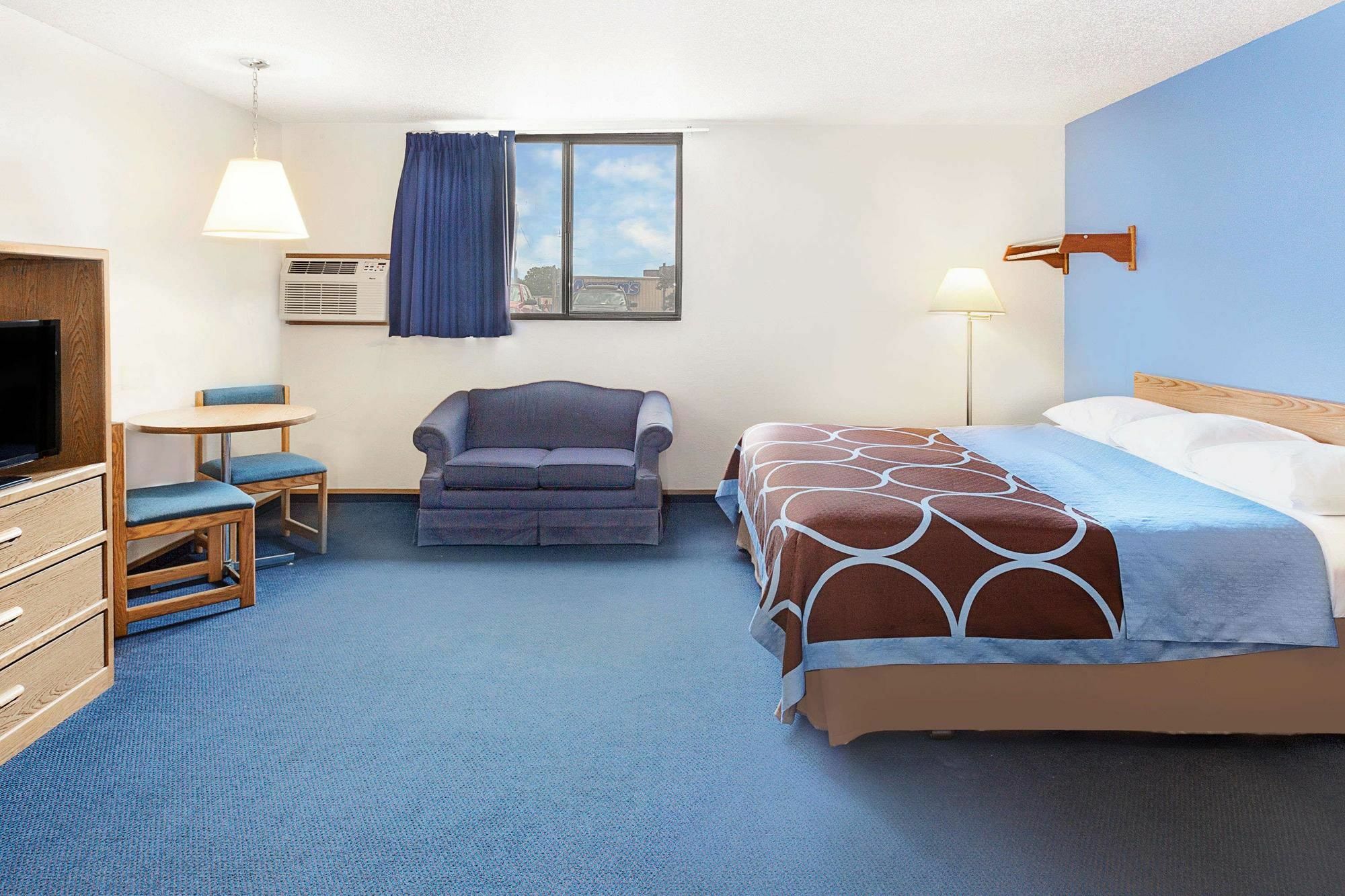 Super 8 By Wyndham Clinton Hotel Buitenkant foto